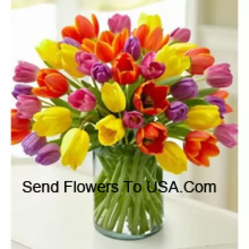Tulipani colorati misti in un vaso di vetro - Si prega di notare che in caso di non disponibilità di certi fiori stagionali, gli stessi verranno sostituiti con altri fiori dello stesso valore